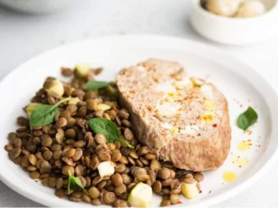 Рулет мясной с яйцом и чечевица