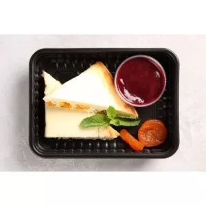 Запеканка творожная с курагой